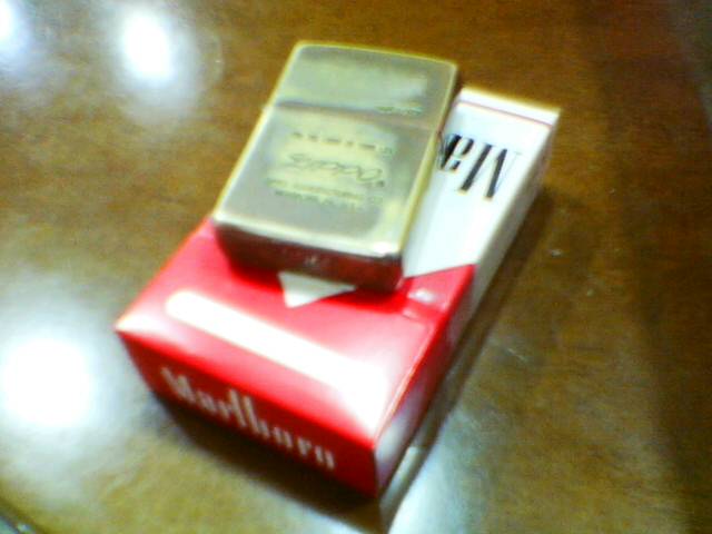 8年ぐらい使ってるお気に入りのZIPPO & 大好きな Marlboro